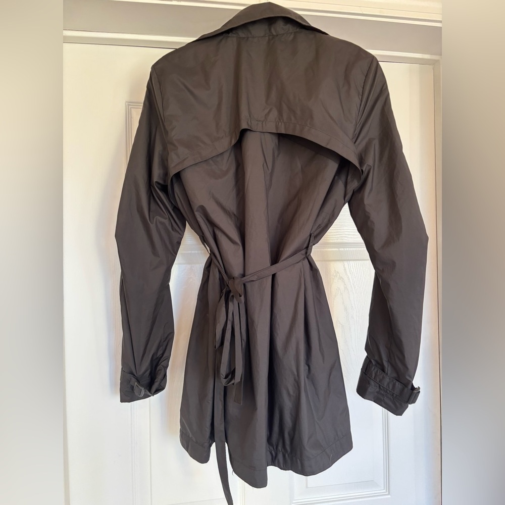 EUC puma Black fit & Flare Silhouette Windbreaker in Size Large - Picture 4 of 9
